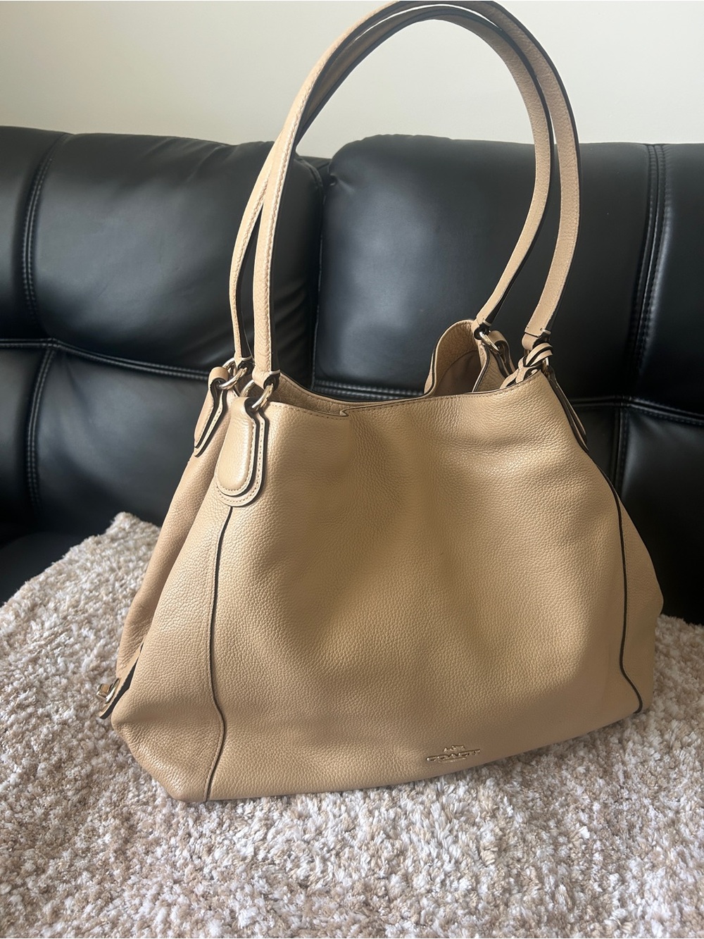 Classic Coach Pebbled Leather Hobo Bag in Beige - Picture 2 of 10